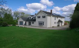 5 bedroom property in Low Road, Church Lench, Evesham, Worcestershire, WR11