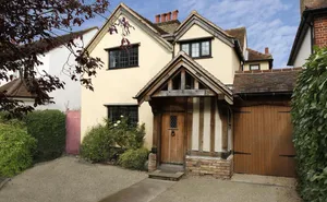 3 bedroom property in Layters Avenue, Chalfont St Peter, Bucks, SL9