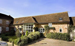 4 bedroom property in Lake View Manor, New Milton, Hampshire, BH25