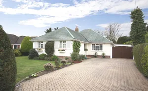 3 bedroom property in Barrs Wood Road, New Milton, Hampshire, BH25