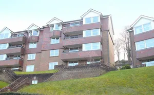 3 bedroom property in Guildford