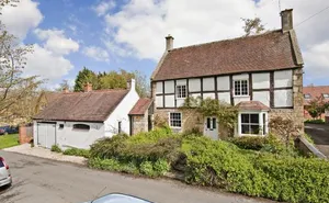 4 bedroom property in School Street, Honeybourne, Evesham, Worcestershire
