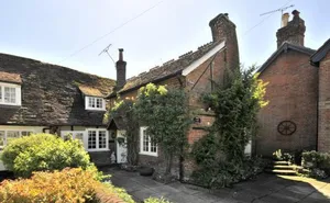 3 bedroom property in Queen Street, Twyford, Winchester, Hampshire