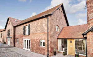 6 bedroom property in Brookside Farm, Old Lane, Pulford, Chester