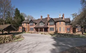 8 bedroom property in Wellingtonia Avenue, Crowthorne, Berkshire, RG45