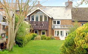 3 bedroom property in Bell Lane, Byfield, Daventry, Northamptonshire, NN11