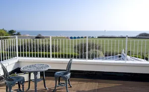 4 bedroom property in Medina Way, Friars Cliff, Dorset, BH23