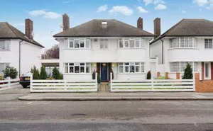 4 bedroom property in St Julians Farm Road, West Norwood, London, SE27