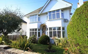 6 bedroom property in Douglas Road, BH6