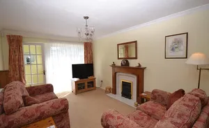 4 bedroom property in 4 bedroom Detached House in West Chiltington