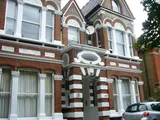 Castelnau, Barnes