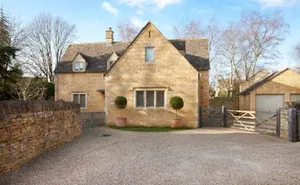 3 bedroom property in Copse Hill Road
