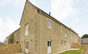 4 bedroom property in Balckpitts Farm Barns
