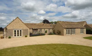 5 bedroom property in London Road
