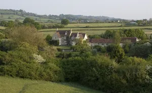 5 bedroom property in Wood Lane
