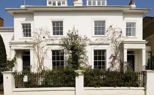 9 bedroom property in Albert Place, Kensington, London
