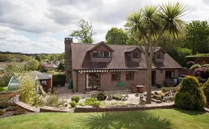 4 bedroom property in 4 bedroom Detached House in West Chiltington