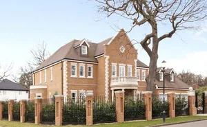 6 bedroom property in Coombe Park, Kingston upon Thames
