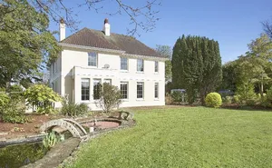 10 bedroom property in Churston Ferrers