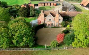 8 bedroom property in Streatley, Reading