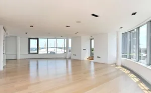 3 bedroom property in New Providence Wharf, 1 Fairmont Avenue, Isle Of Dogs, London
