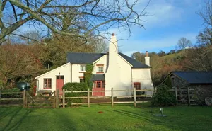 3 bedroom property in Longcombe