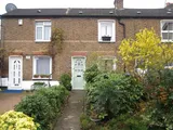 TO LET - PALMERS GREEN N13