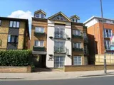 WIMBLEDON SMART SECURE 2 BED, 2 BATH FIRST FLOOR FLAT WITH PARKING CLOSE TO TOWN CENTRE AND STATION